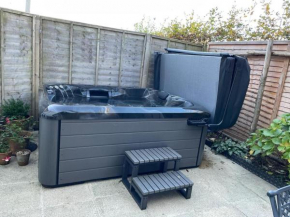 Stamps 'Cosy' Cottage with Spa Hot Tub, Parking & River Walk to the Sea